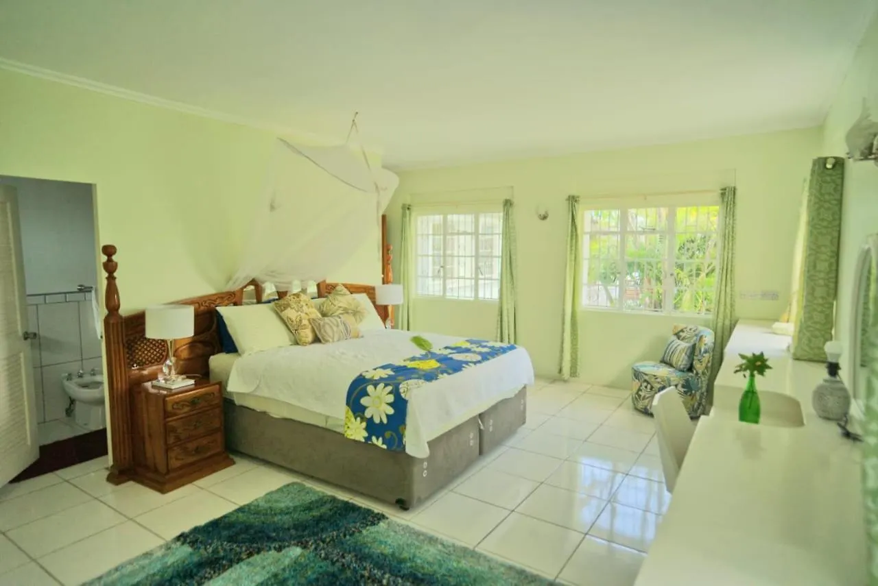 Almarlene House, Spacious Home Sea View, Large Pool, Patios, Cot, Cook Gros Islet Casa vacanze