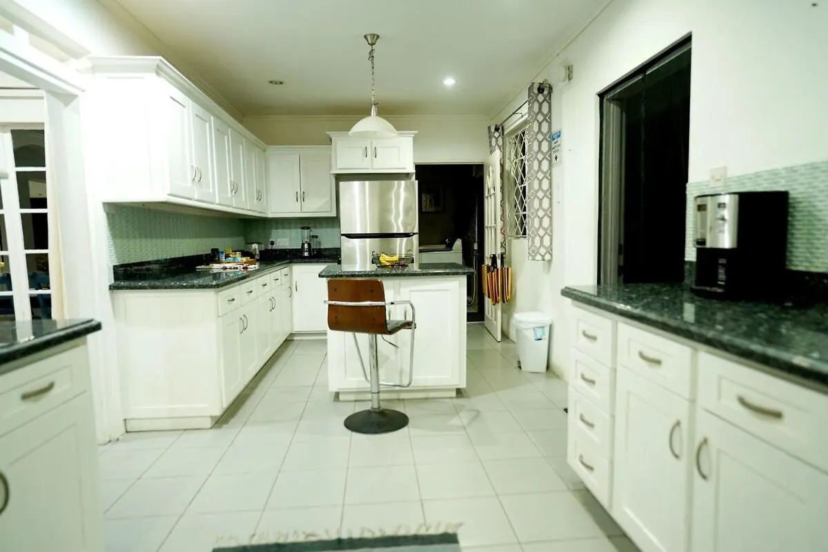Ferienhaus Almarlene House, Spacious Home Sea View, Large Pool, Patios, Cot, Cook Gros Islet St. Lucia